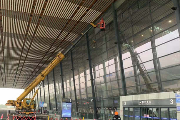 龙岩玻璃幕墙维护和保养